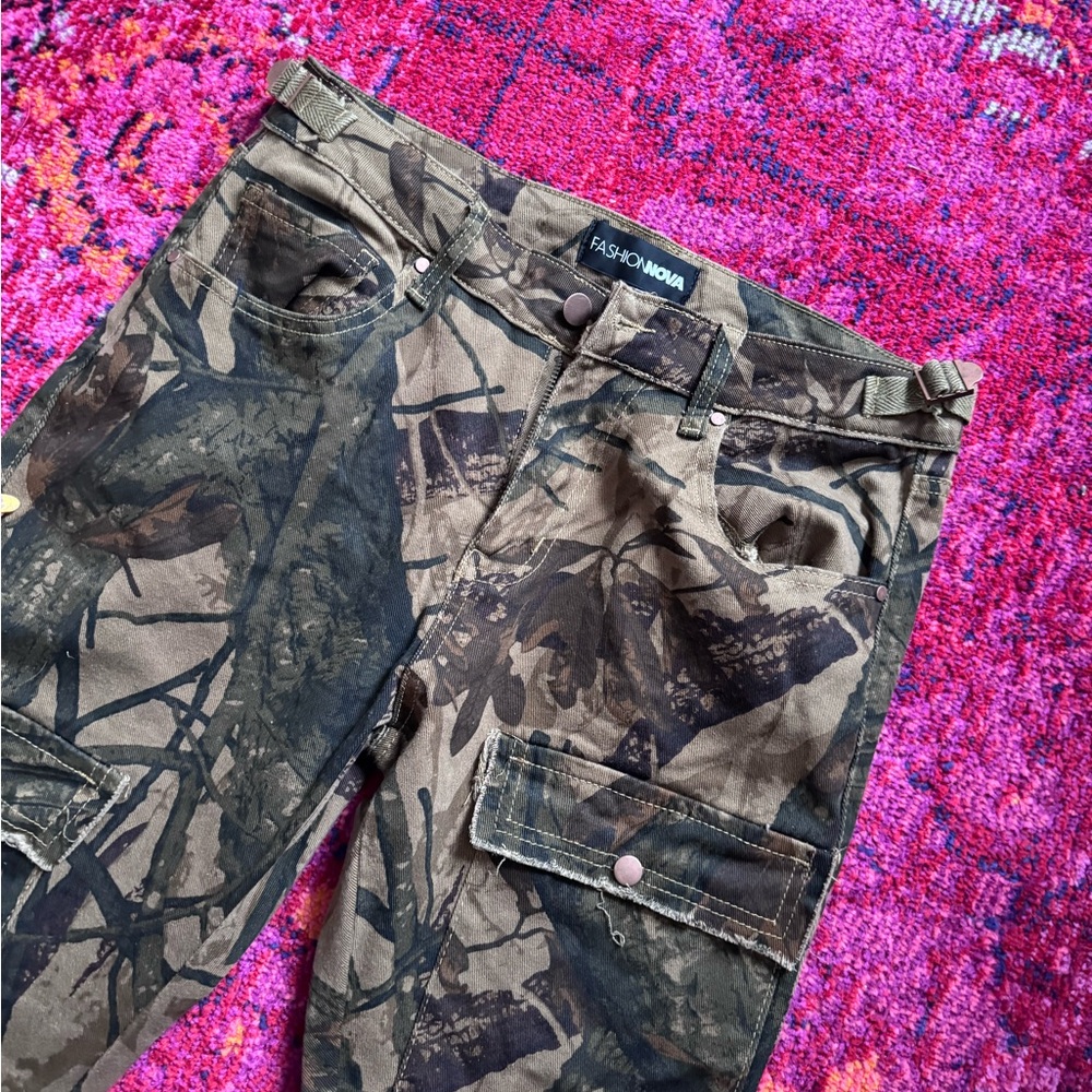 Super Cute Camo Cargo Jeans - Picture 3 of 4